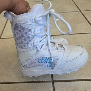 Girls size 4 M3 Snowboard boots
